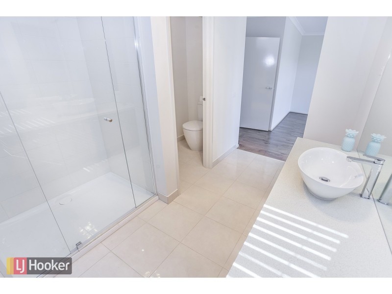 10 Scoria Circuit, Craigieburn VIC 3064