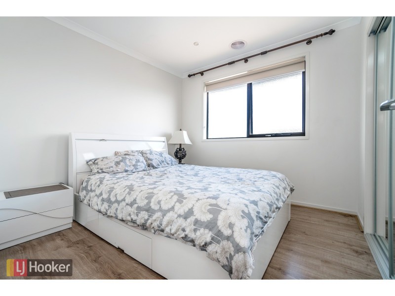 10 Scoria Circuit, Craigieburn VIC 3064