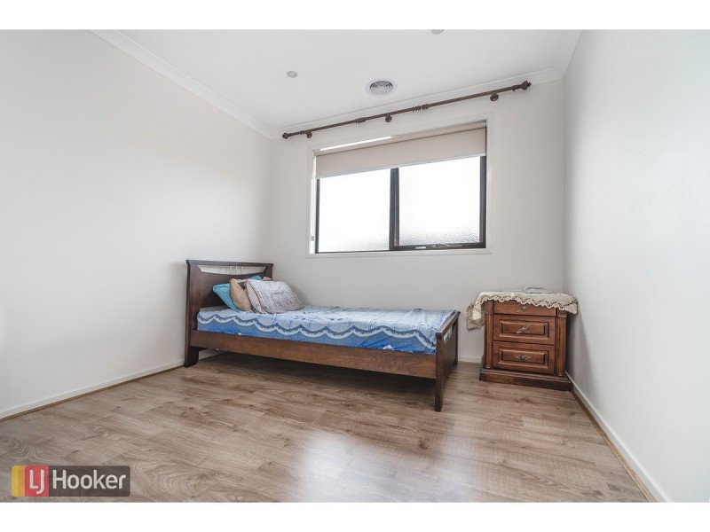 10 Scoria Circuit, Craigieburn VIC 3064