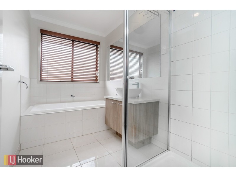 10 Scoria Circuit, Craigieburn VIC 3064