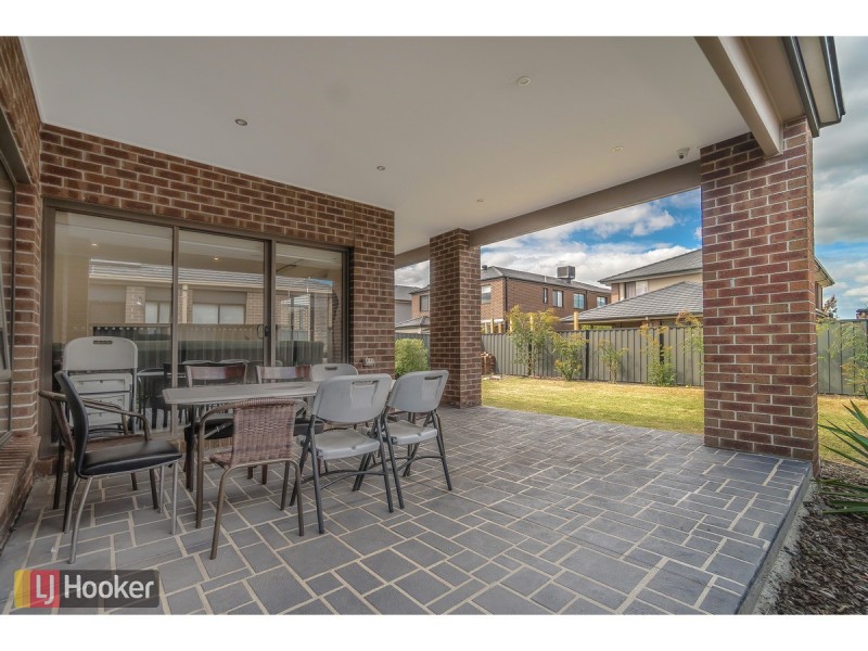 10 Scoria Circuit, Craigieburn VIC 3064