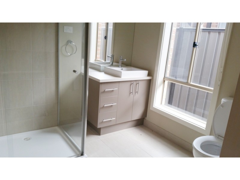 14 Woodford Street, Craigieburn VIC 3064