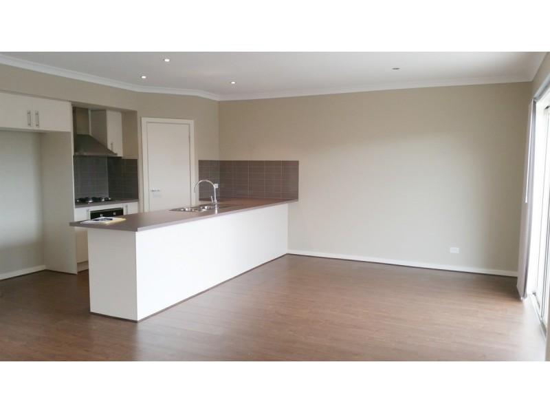 14 Woodford Street, Craigieburn VIC 3064