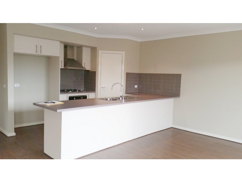 14 Woodford Street, Craigieburn VIC 3064