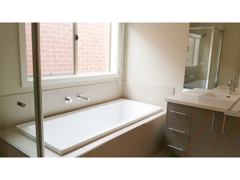 14 Woodford Street, Craigieburn VIC 3064