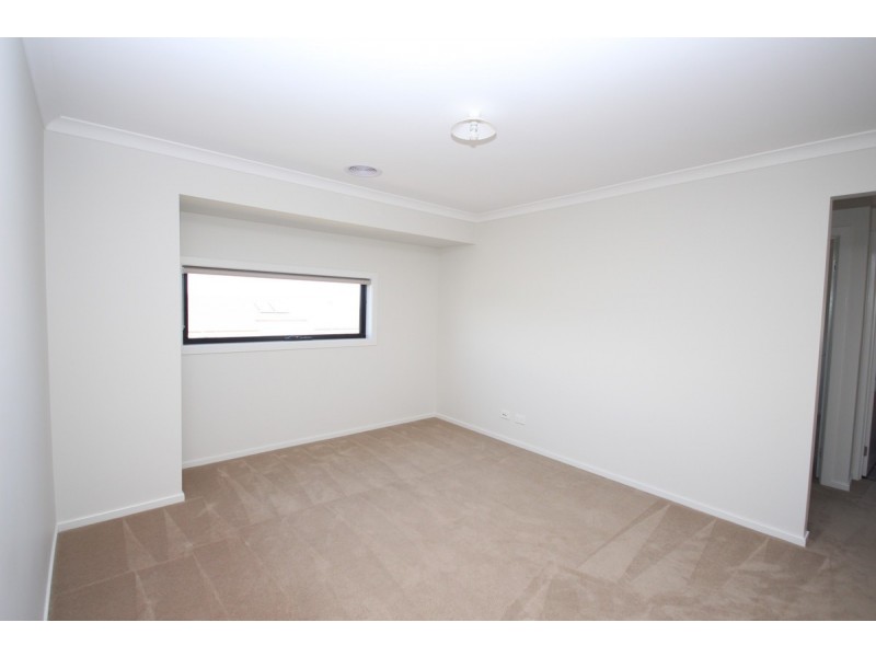 40 Trillium Boulevard, Mickleham VIC 3064