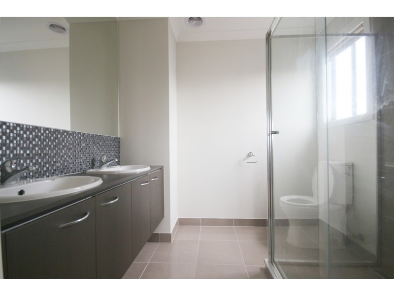 40 Trillium Boulevard, Mickleham VIC 3064