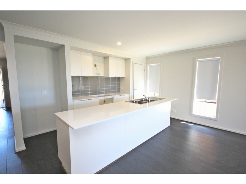 5 Bedgebury Street, Mickleham VIC 3064