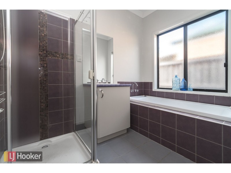 23 Gainsborough Drive, Craigieburn VIC 3064