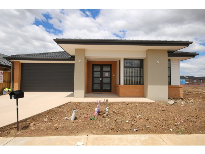 9 Astbury Crescent, Mickleham VIC 3064