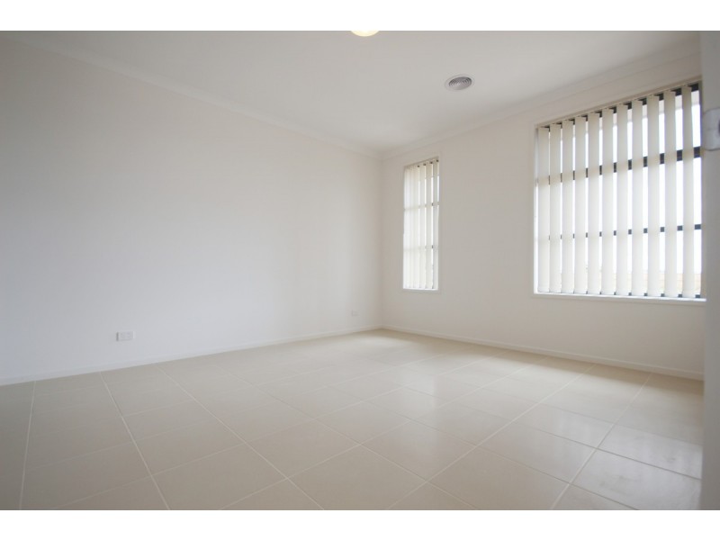 9 Astbury Crescent, Mickleham VIC 3064