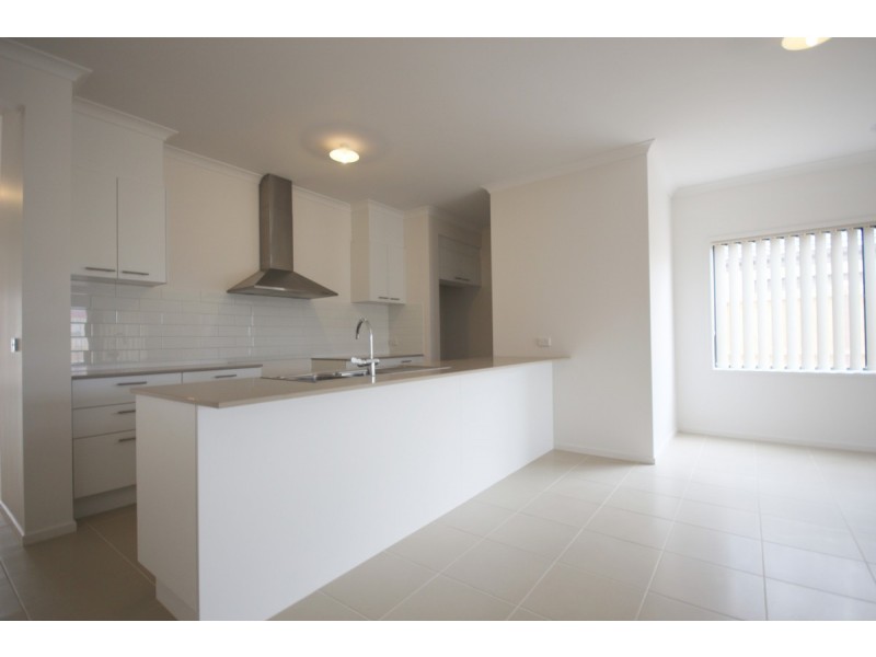 9 Astbury Crescent, Mickleham VIC 3064