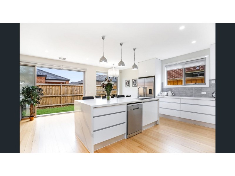 37 Moonlight Way, Mickleham VIC 3064