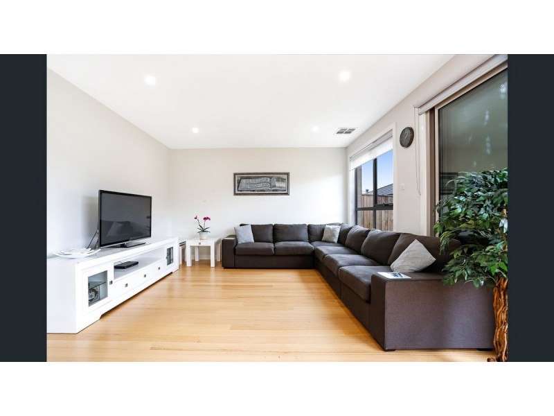 37 Moonlight Way, Mickleham VIC 3064