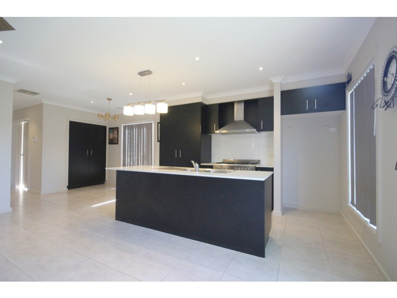 13 Anzacs Way, Craigieburn VIC 3064