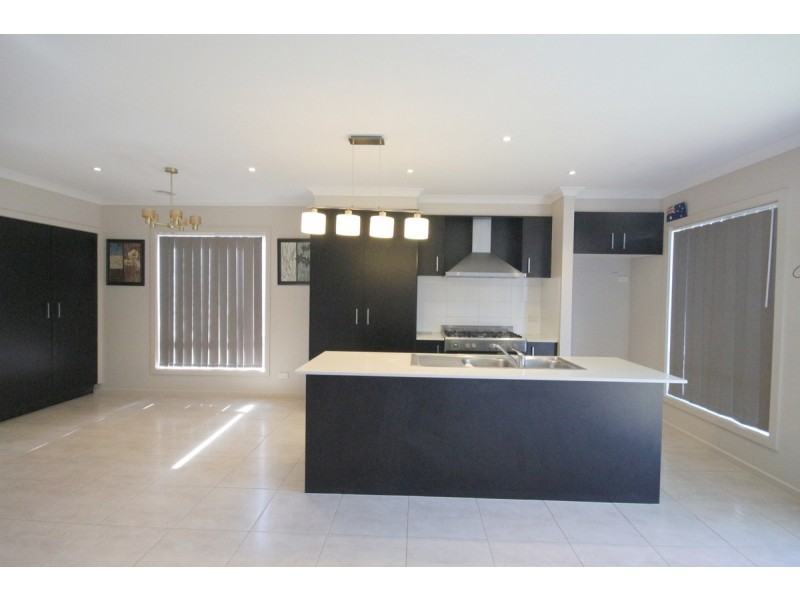 13 Anzacs Way, Craigieburn VIC 3064