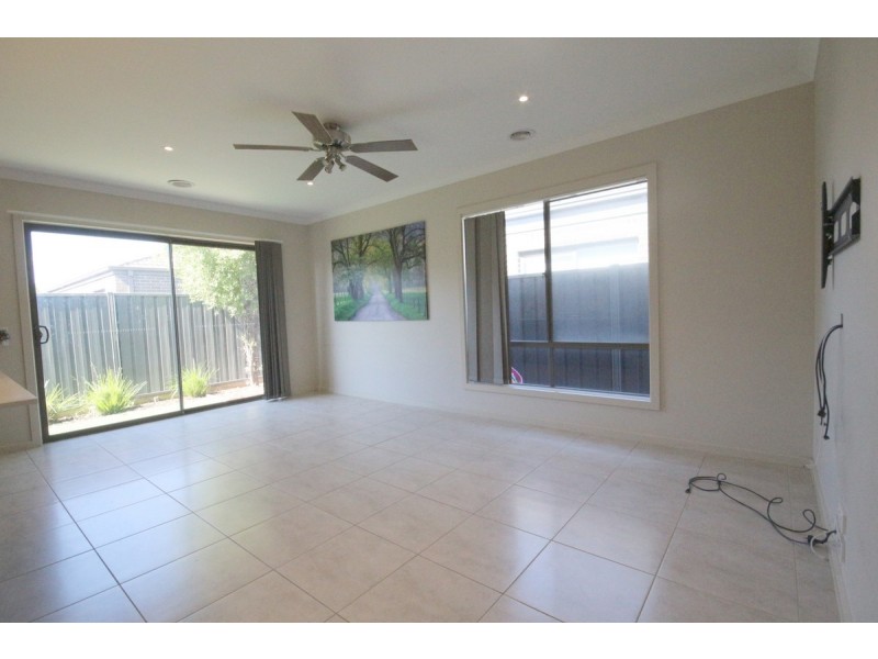 13 Anzacs Way, Craigieburn VIC 3064