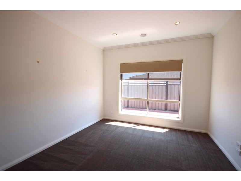 8 Jonesfield Street, Craigieburn VIC 3064