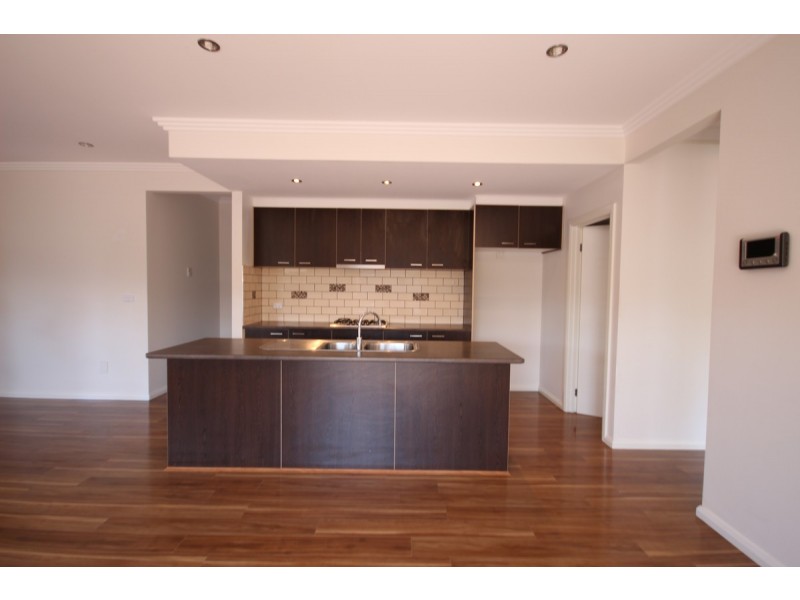 8 Jonesfield Street, Craigieburn VIC 3064