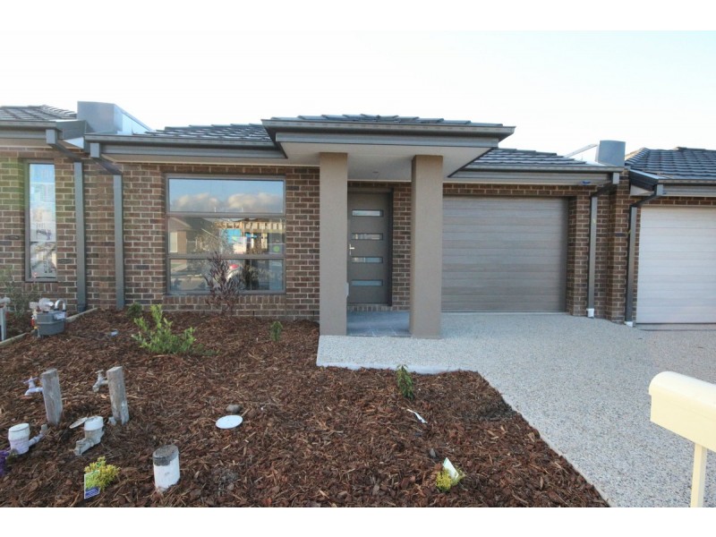 33 Highfield Drive, Mickleham VIC 3064
