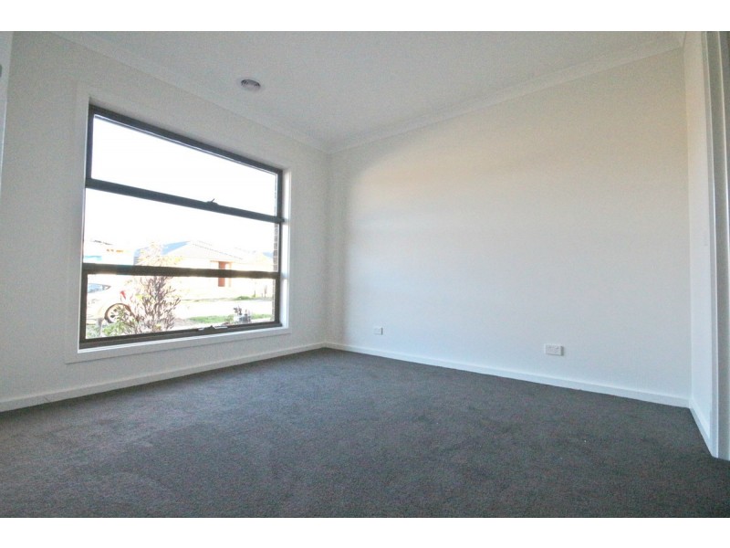 33 Highfield Drive, Mickleham VIC 3064