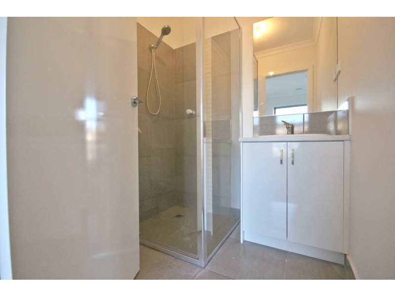 33 Highfield Drive, Mickleham VIC 3064