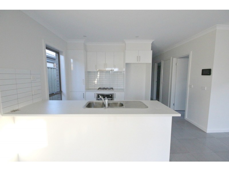 33 Highfield Drive, Mickleham VIC 3064