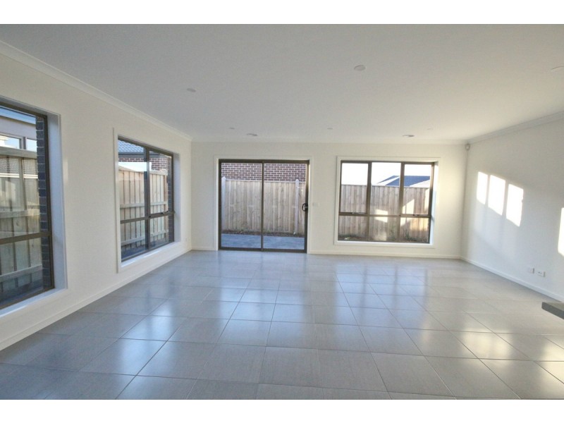 33 Highfield Drive, Mickleham VIC 3064