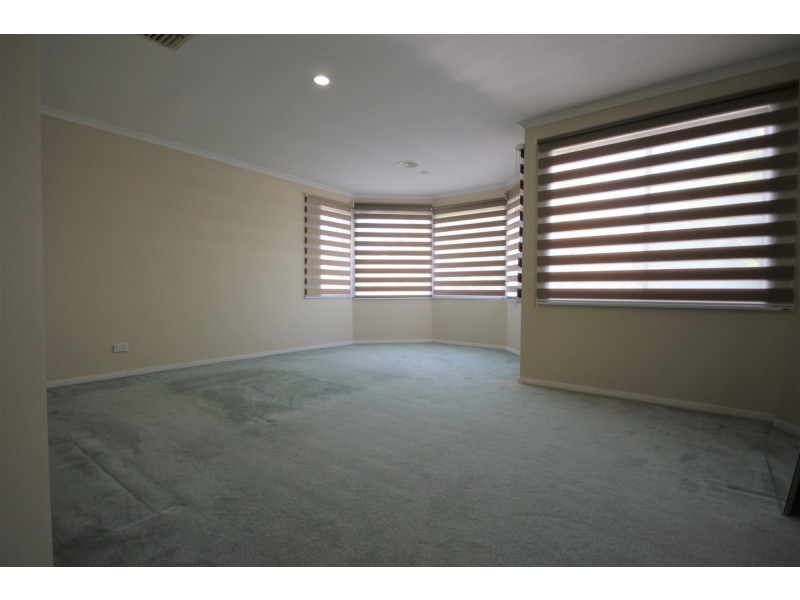 22 Southern Cross Drive, Roxburgh Park VIC 3064