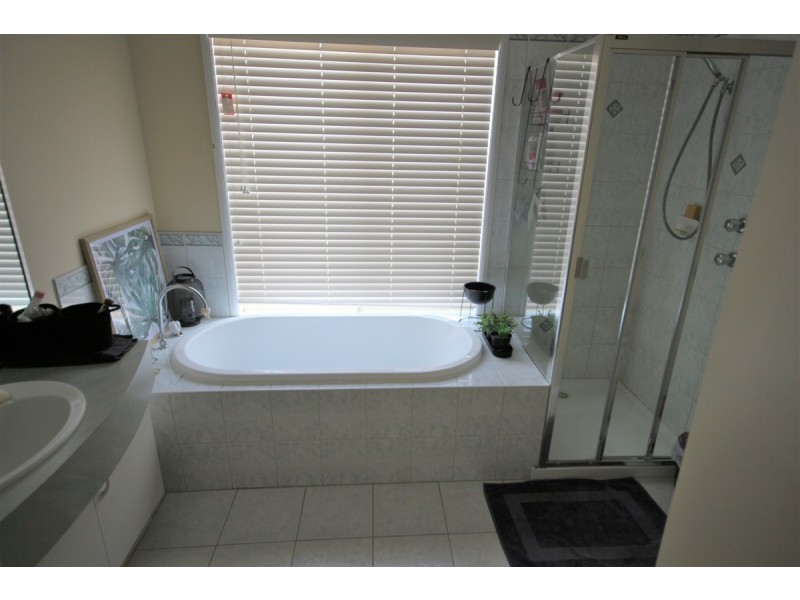 22 Southern Cross Drive, Roxburgh Park VIC 3064