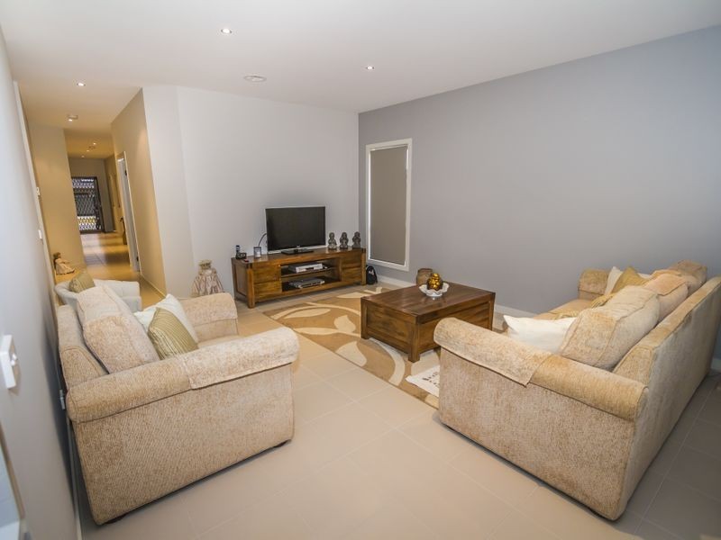 165 Newbury Blvd, Craigieburn VIC 3064