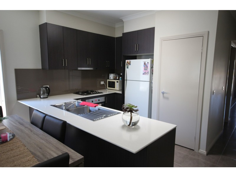 8 Farrell Street, Craigieburn VIC 3064
