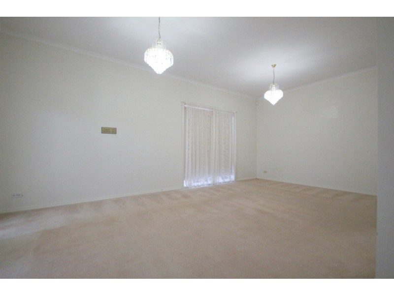 4 McNamara Avenue, Roxburgh Park VIC 3064