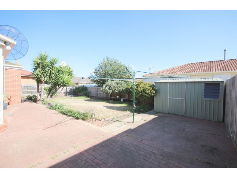4 McNamara Avenue, Roxburgh Park VIC 3064