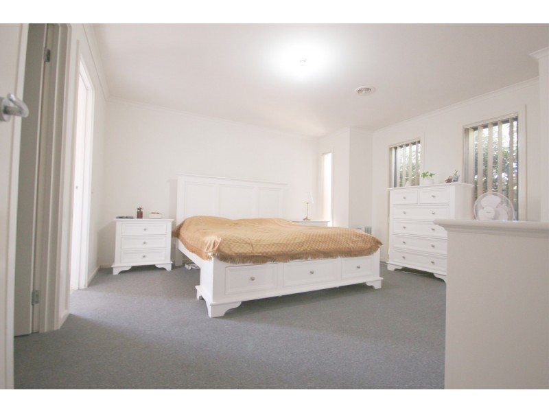 2 Korab Place, Roxburgh Park VIC 3064