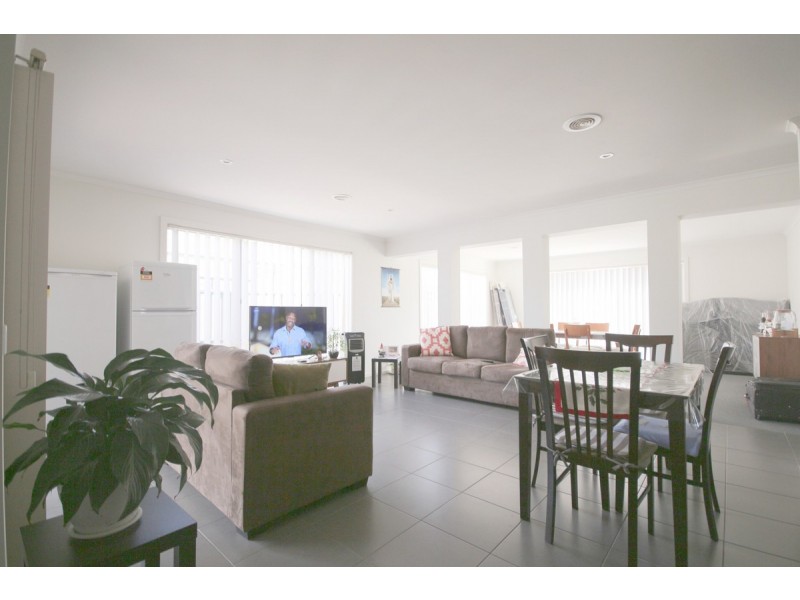 2 Korab Place, Roxburgh Park VIC 3064