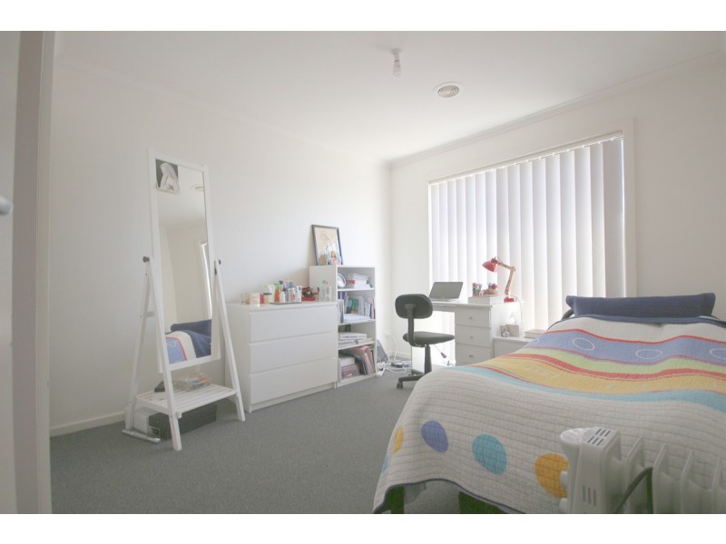 2 Korab Place, Roxburgh Park VIC 3064