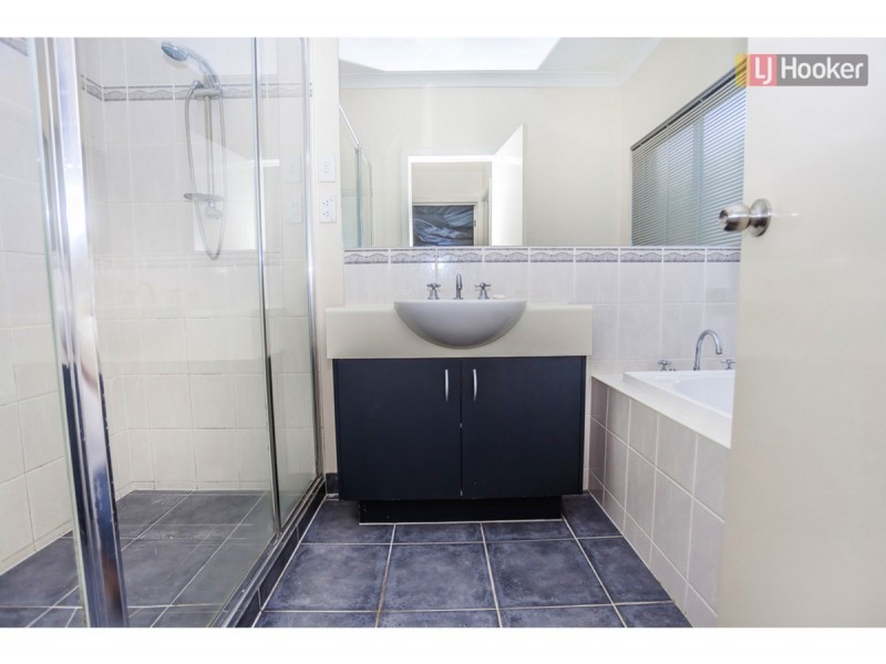 4 Peasholm Corner, Craigieburn VIC 3064