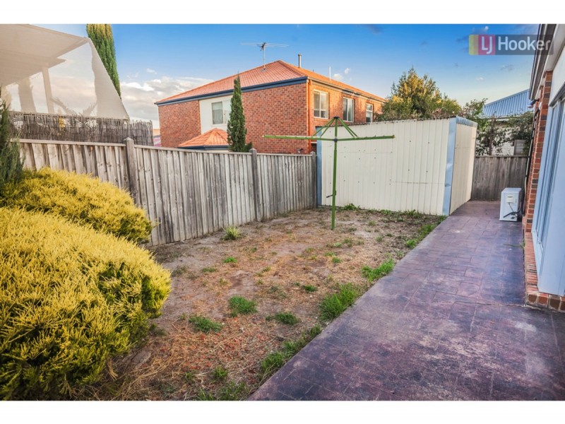 4 Peasholm Corner, Craigieburn VIC 3064