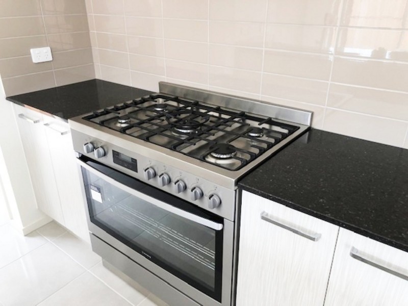 6 Martinshaw Road, Mickleham VIC 3064