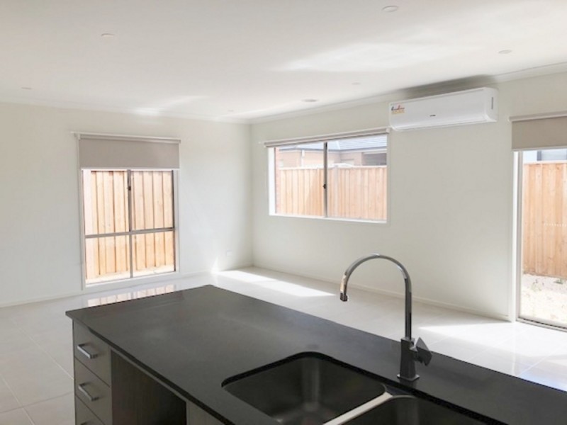 6 Martinshaw Road, Mickleham VIC 3064