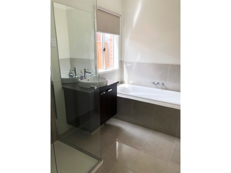 6 Martinshaw Road, Mickleham VIC 3064