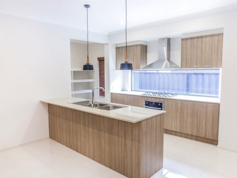 10 Scoria Circuit, Craigieburn VIC 3064