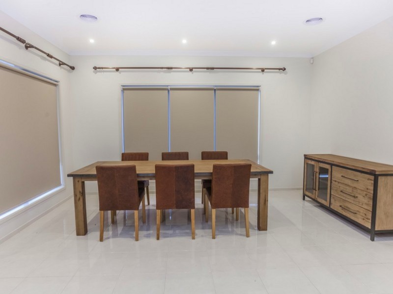 10 Scoria Circuit, Craigieburn VIC 3064