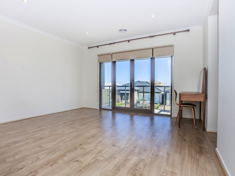 10 Scoria Circuit, Craigieburn VIC 3064
