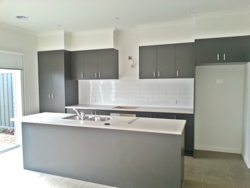 37 Kirkstead Grove, Craigieburn VIC 3064