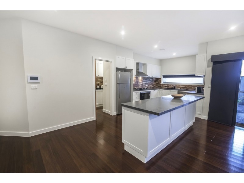 14 Rouge Way, Craigieburn VIC 3064