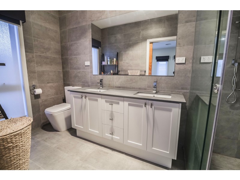 14 Rouge Way, Craigieburn VIC 3064