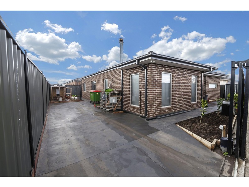 14 Rouge Way, Craigieburn VIC 3064