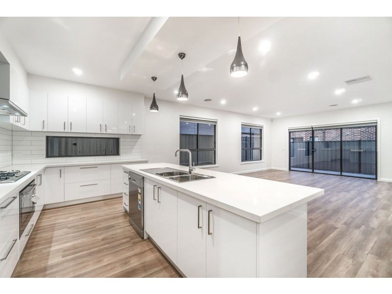 14 Booyong Street, Craigieburn VIC 3064